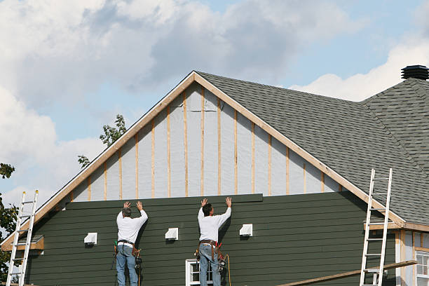 Professional Siding Replacement technician working in Geneva, IN